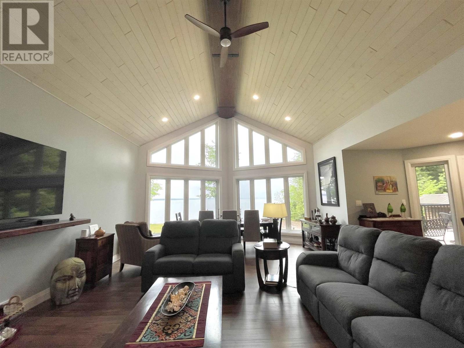 2778 Canoe Point Rd Property Photo 5