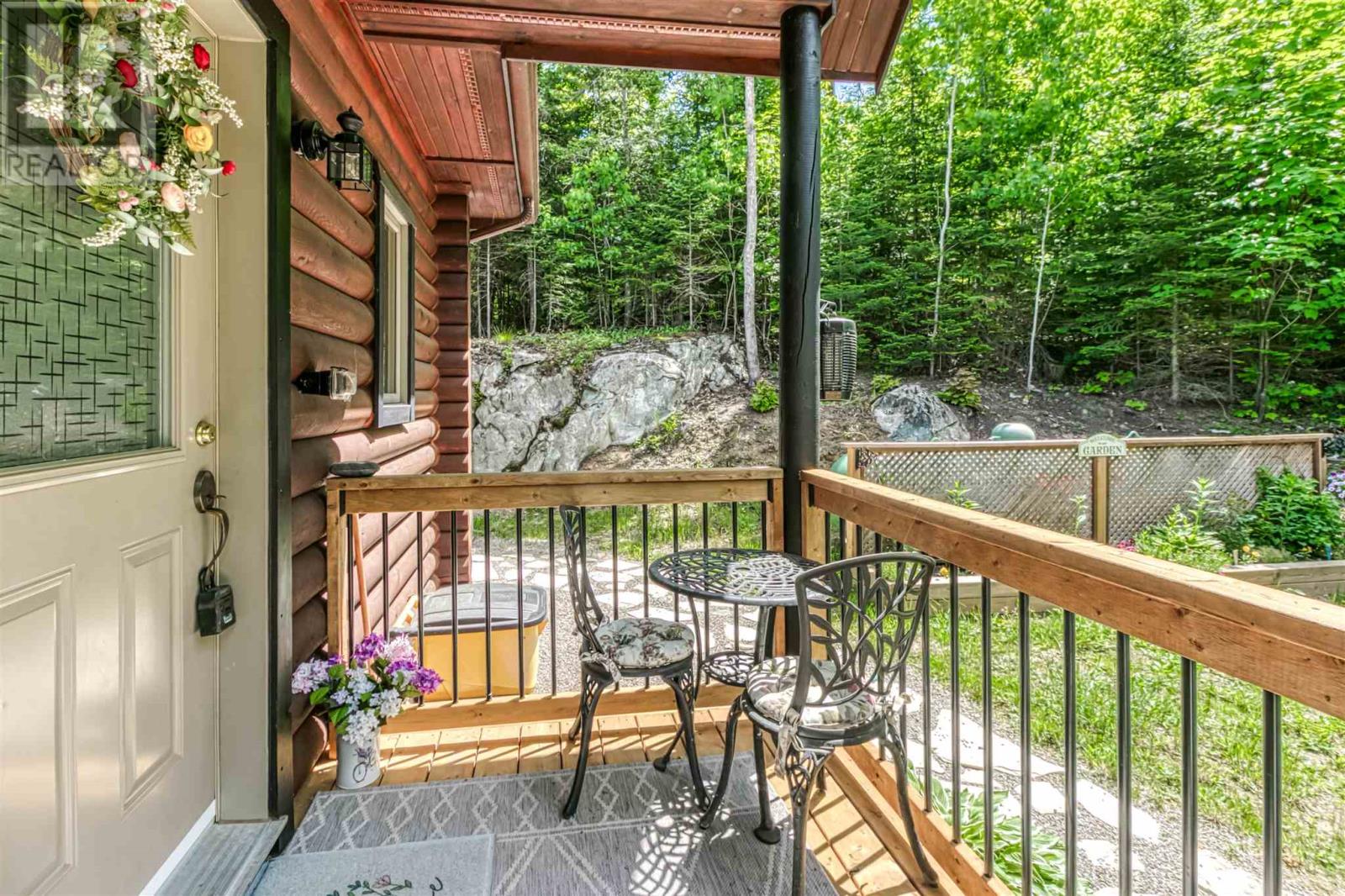 6 Quirke Ln Property Photo 4