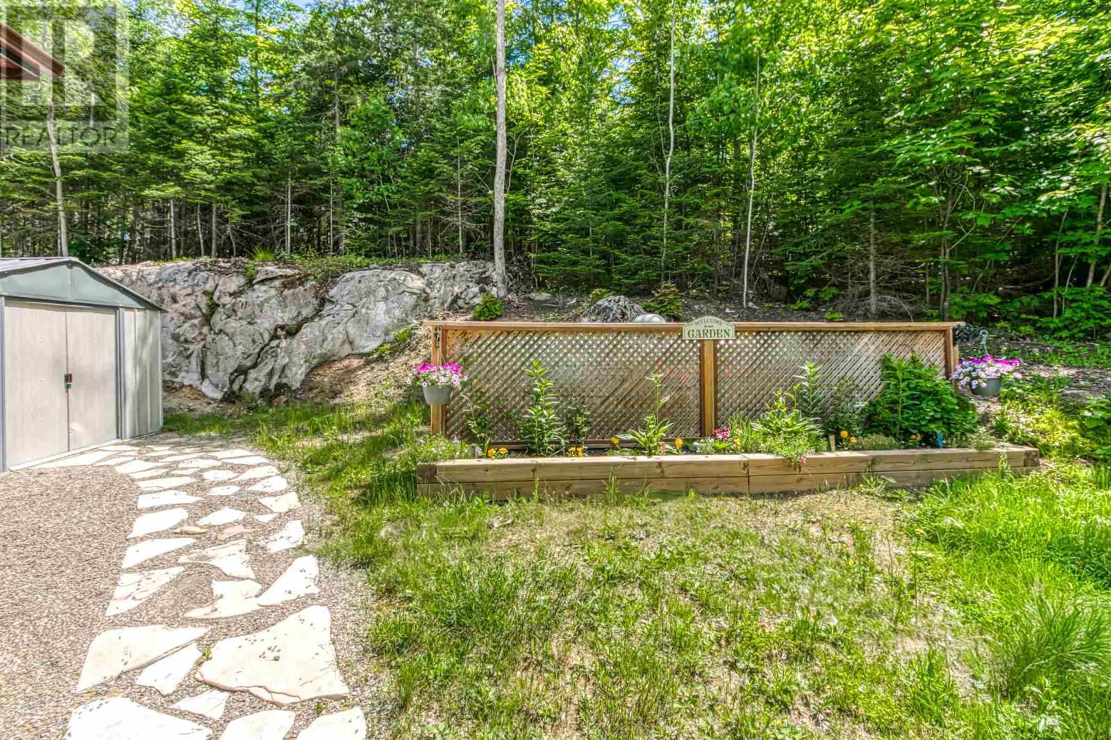 6 Quirke Ln Property Photo 5