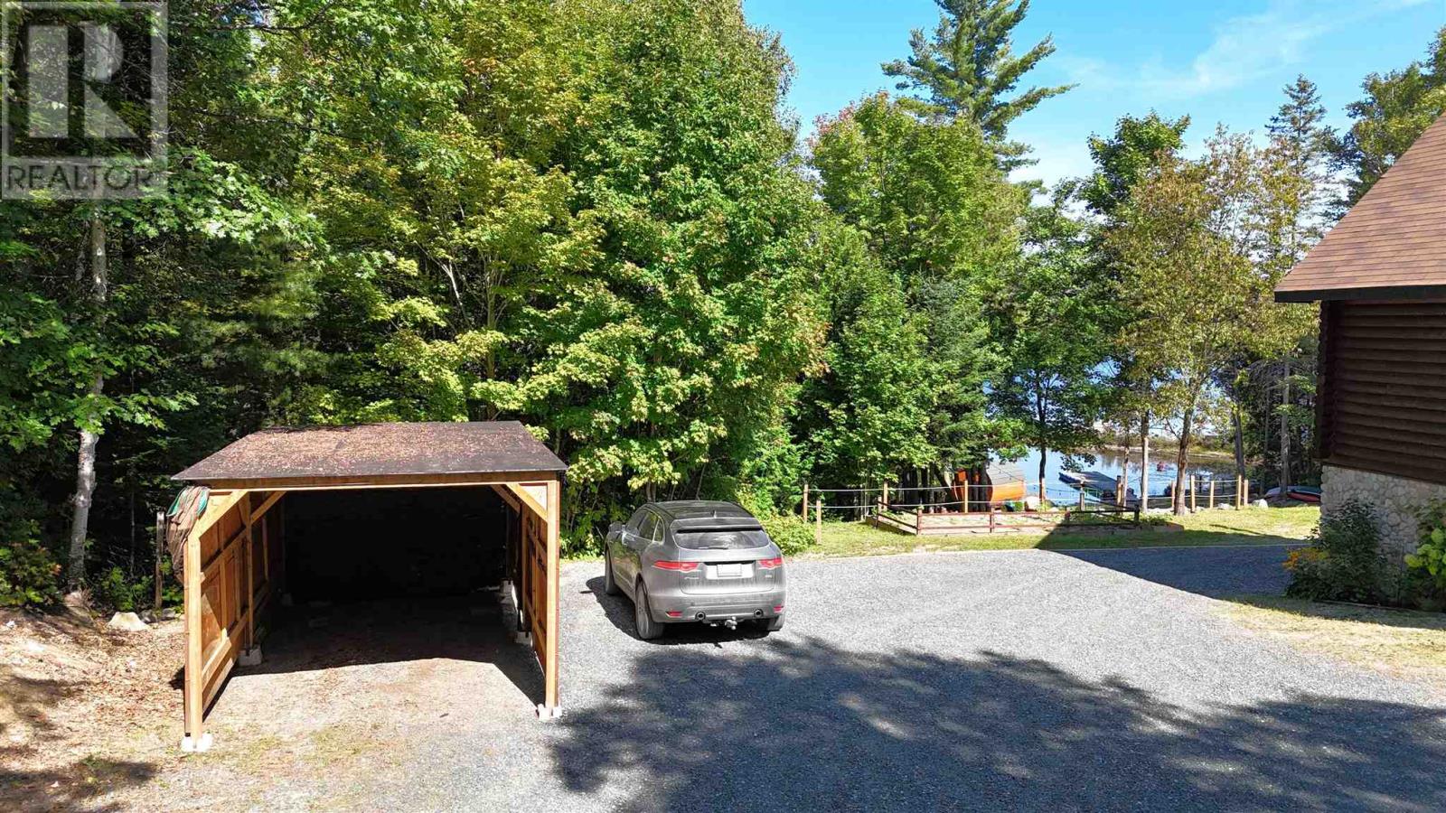 6 Quirke Ln Property Photo 5
