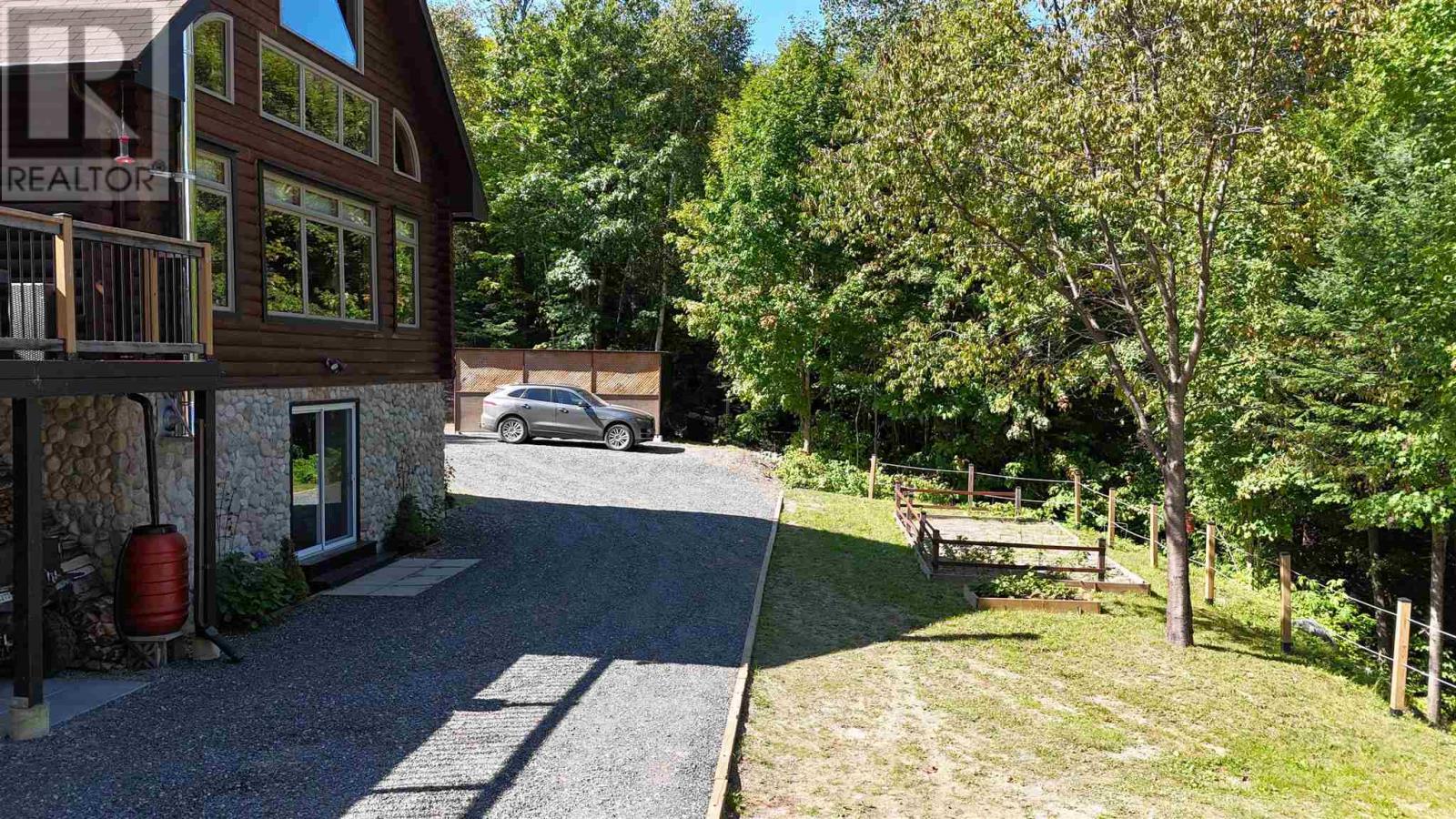 6 Quirke Ln Property Photo 7