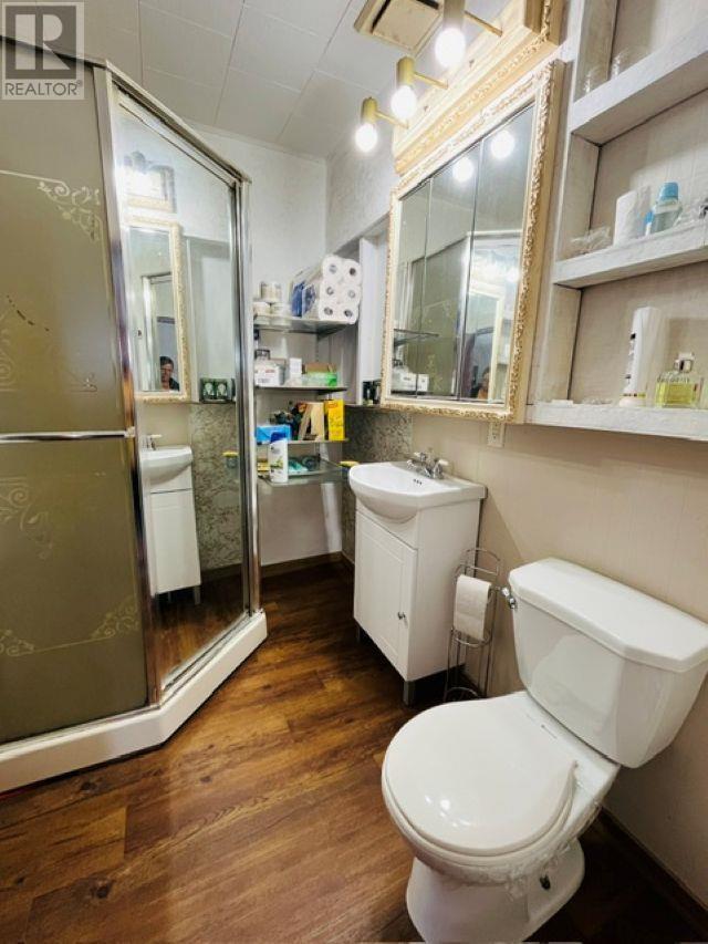 8 John Property Photo 17