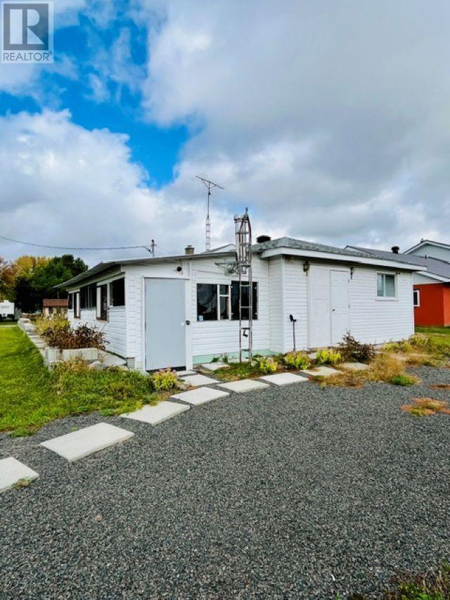 8 John Property Photo 23