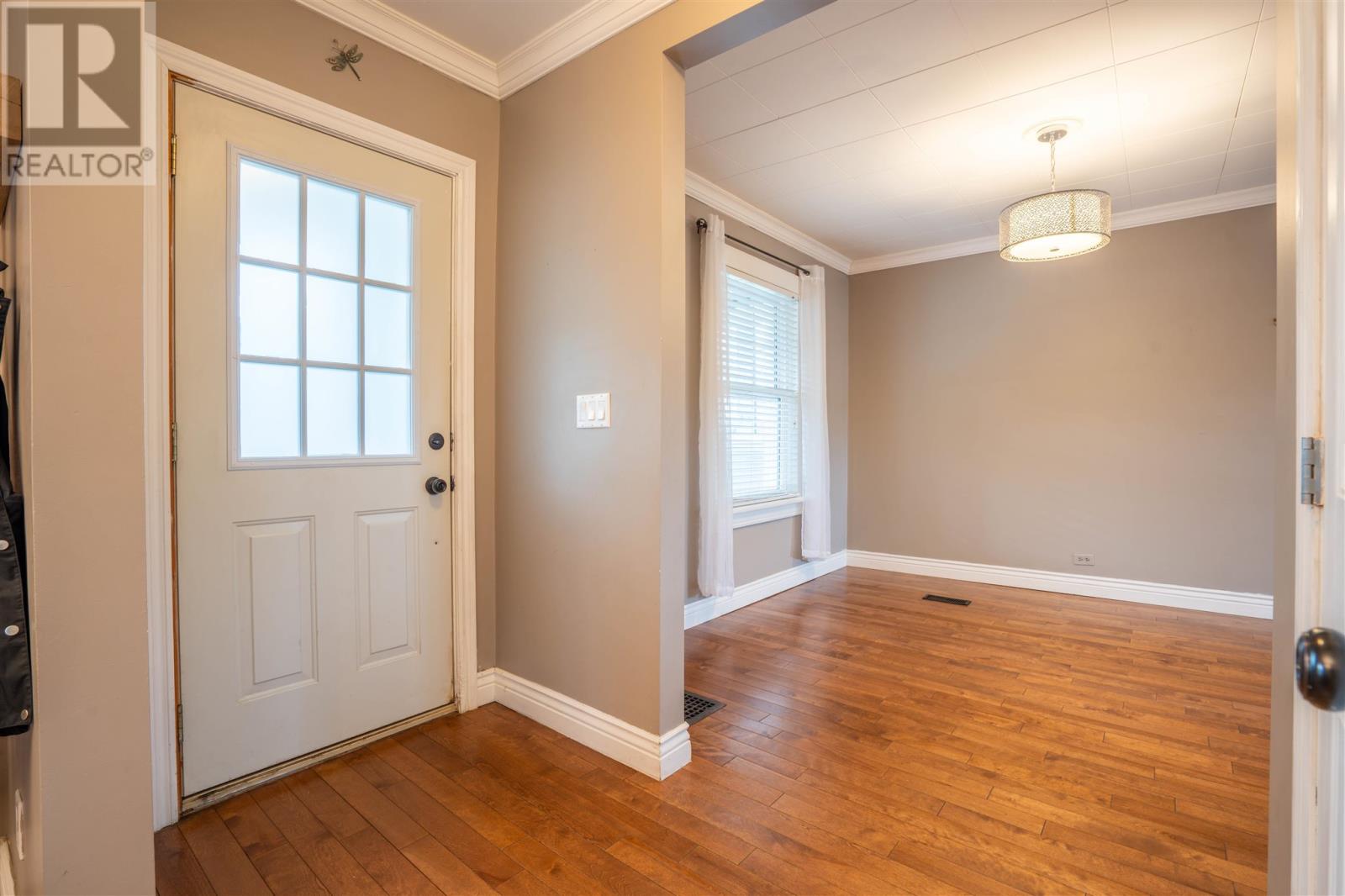473 Charles St Property Photo 4