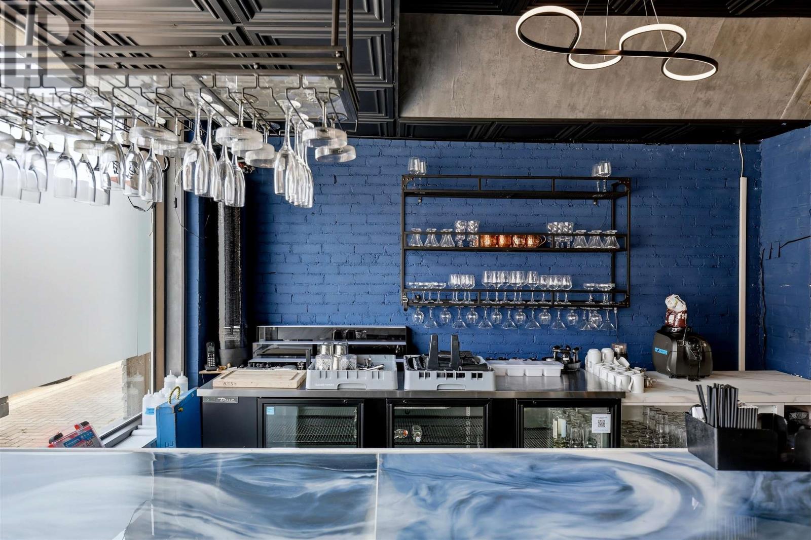 715 Queen St E Property Photo 9