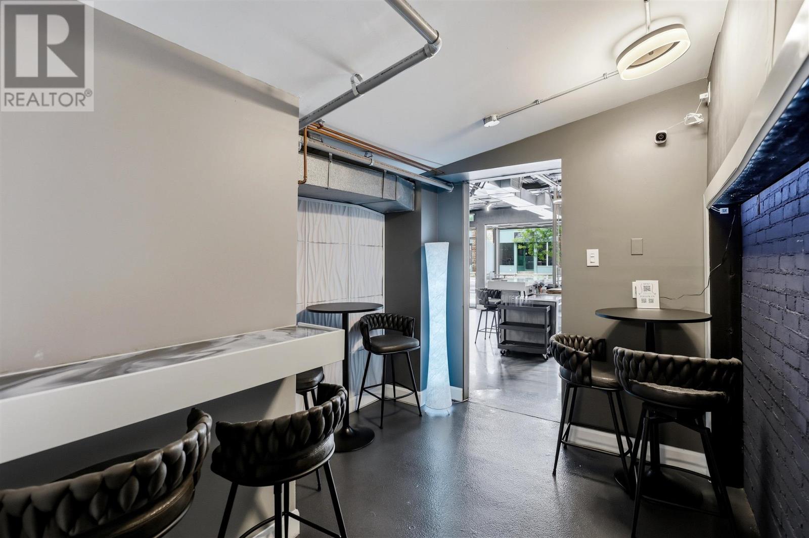715 Queen St E Property Photo 18