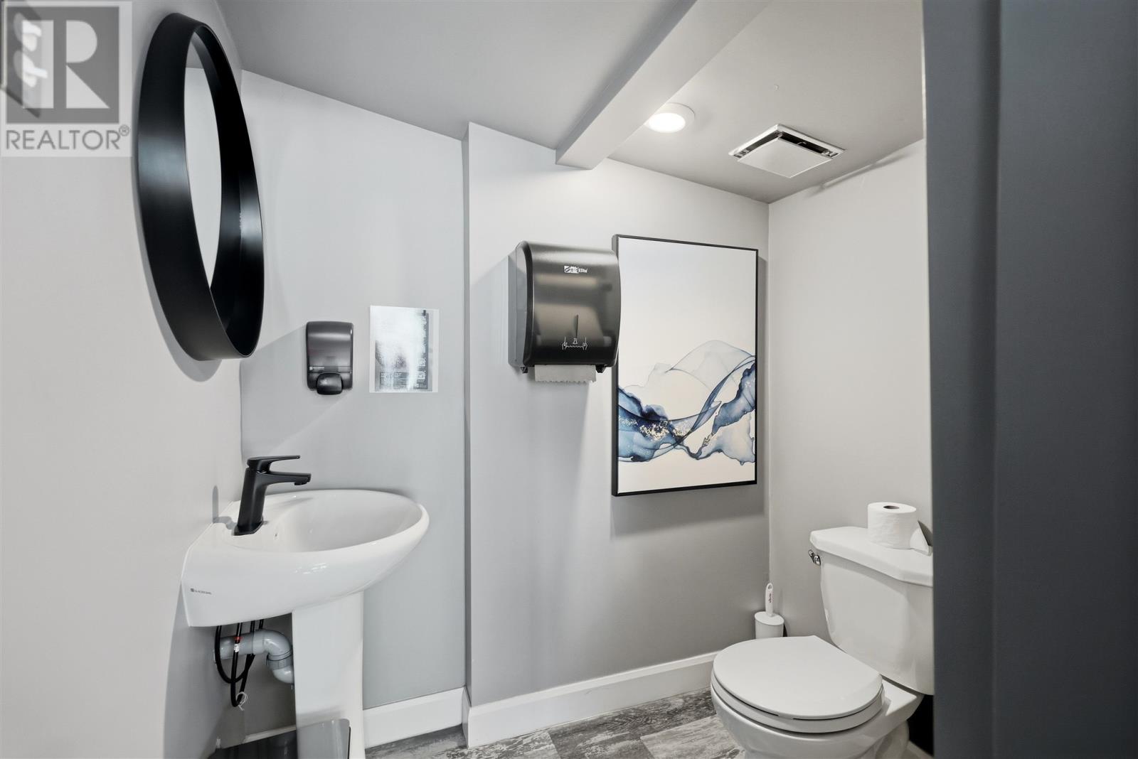 715 Queen St E Property Photo 19