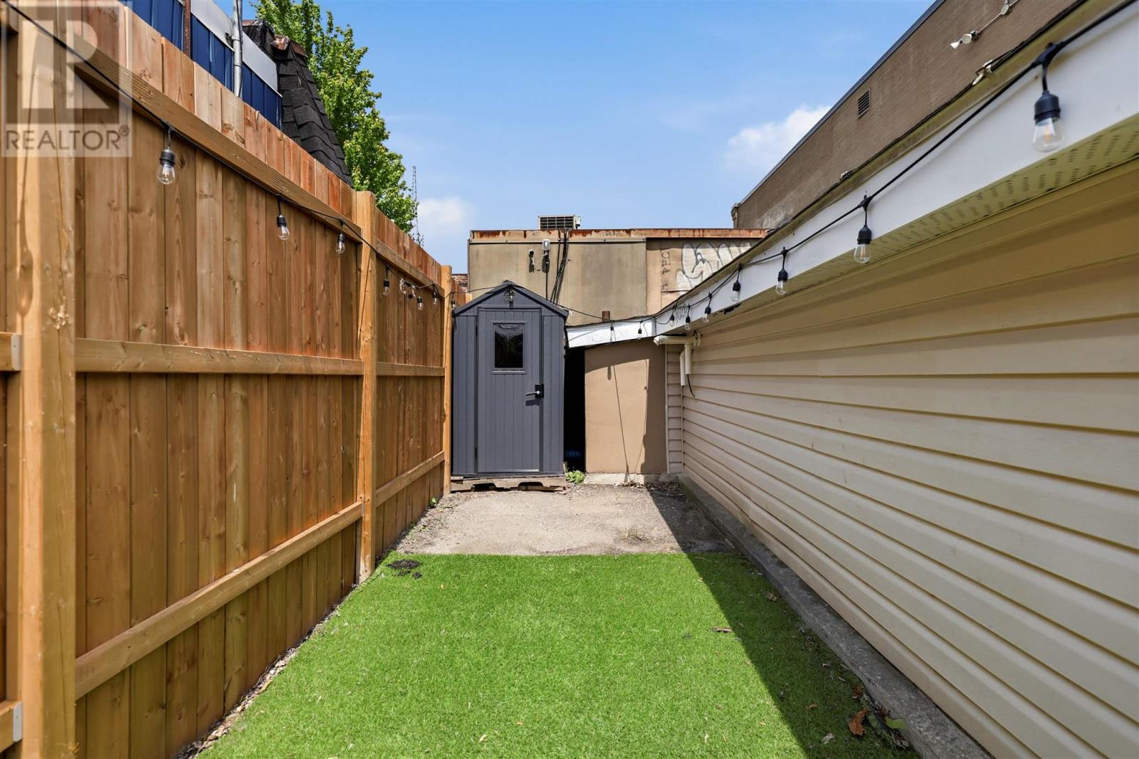715 Queen St E Property Photo 21