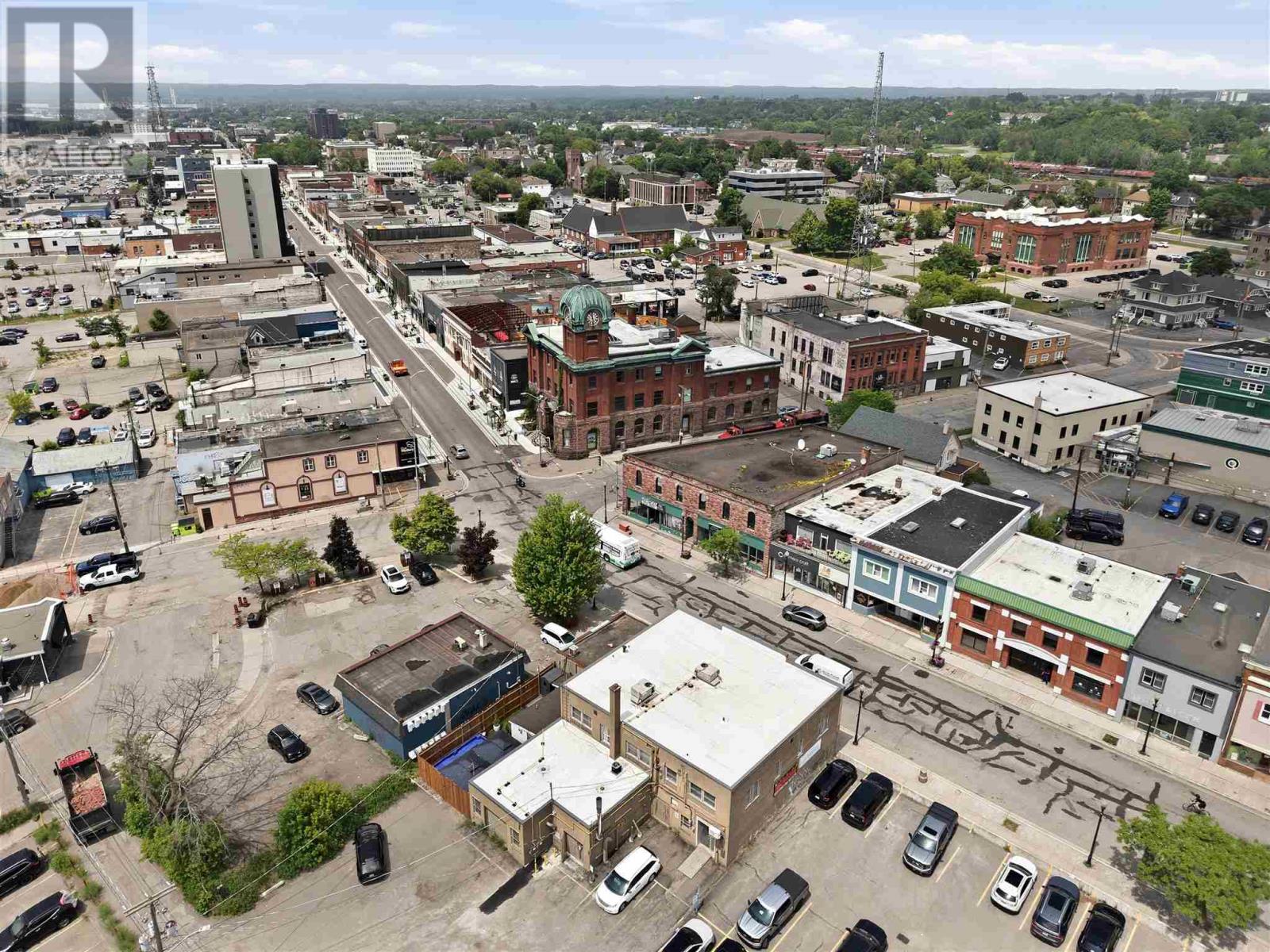 715 Queen St E Property Photo 29