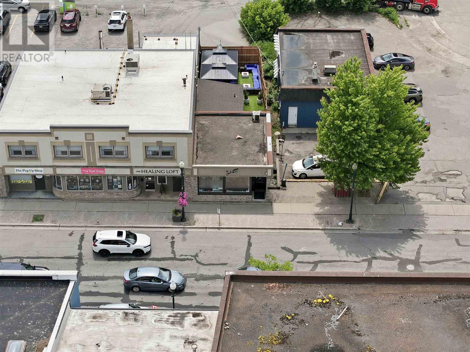 715 Queen St E Property Photo 33