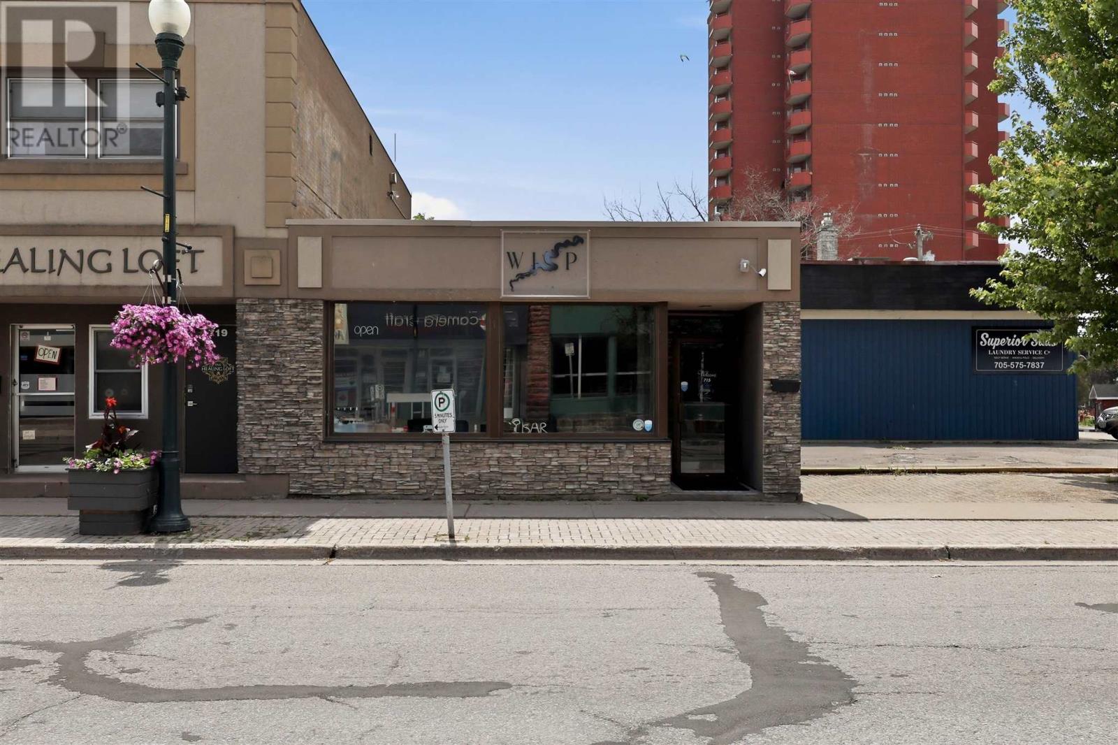 715 Queen St E Property Photo 39