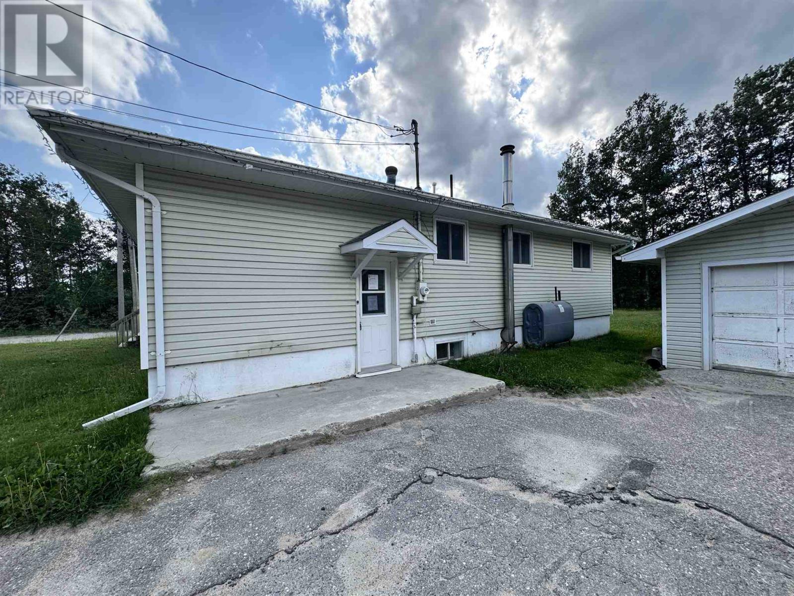 300 Martel Rd Property Photo 28