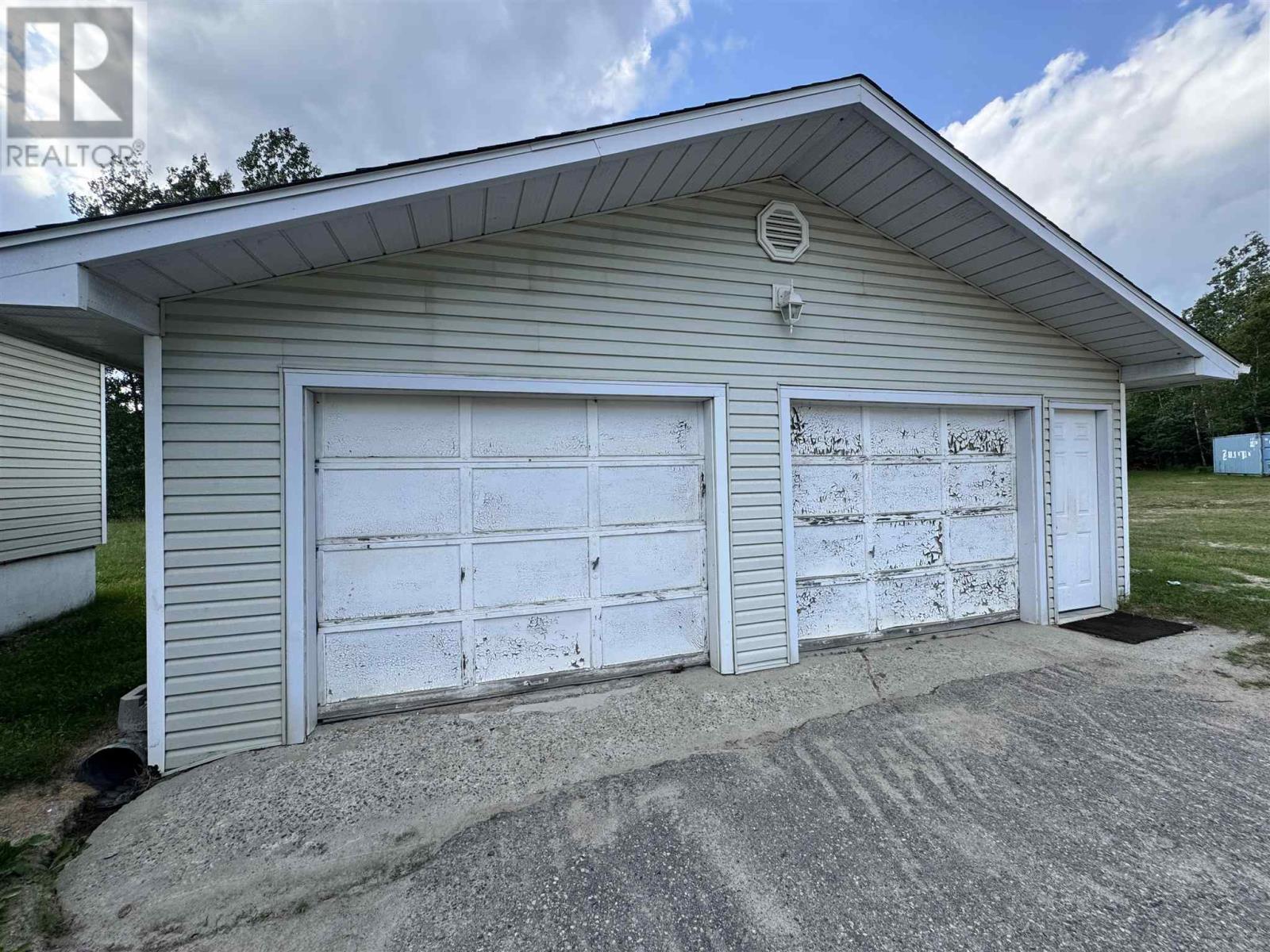 300 Martel Rd Property Photo 29