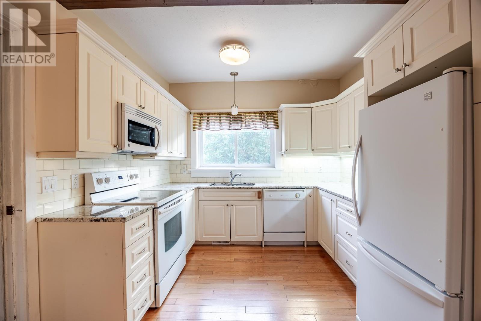 1805 Shore Rd Property Photo 8