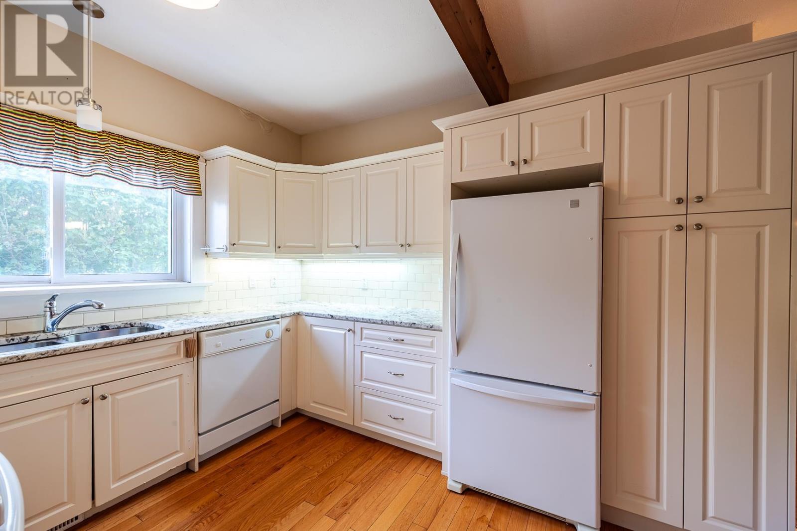 1805 Shore Rd Property Photo 11