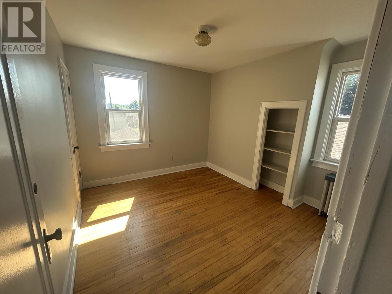 288 Patrick St Property Photo 7