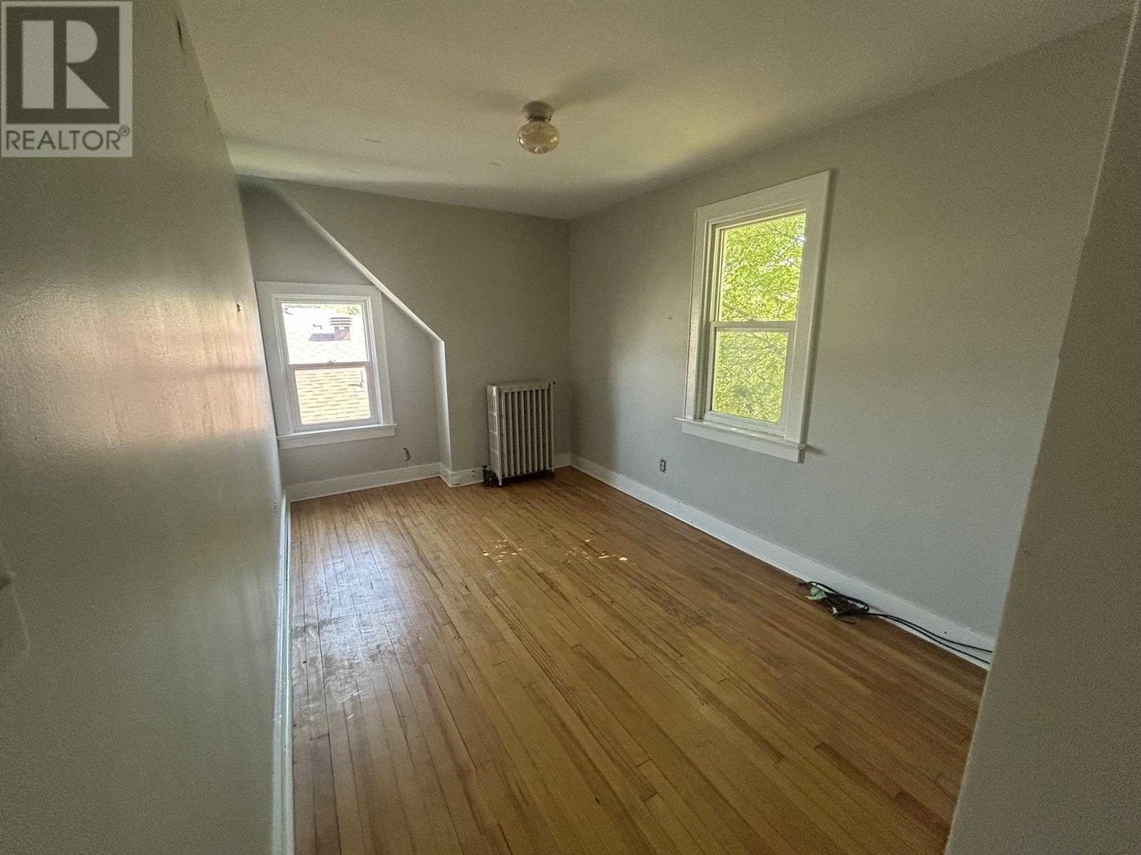 288 Patrick St Property Photo 8