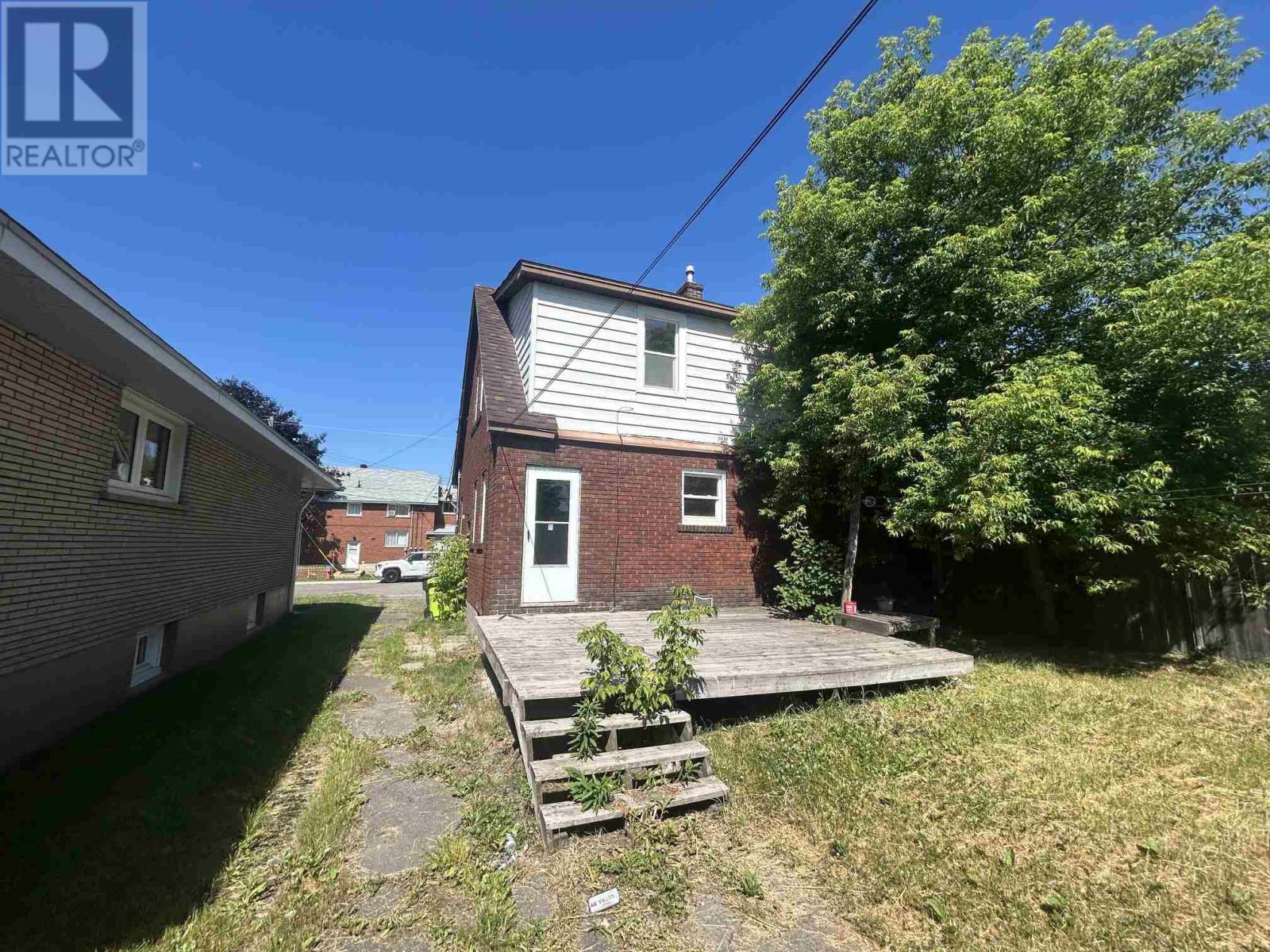 288 Patrick St Property Photo 12