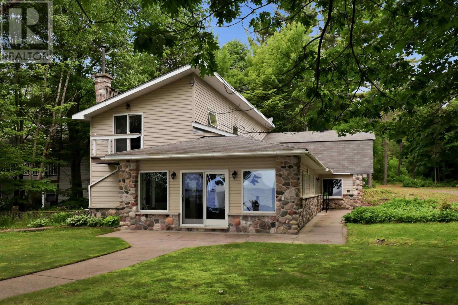 15 Dominion Park Dr Property Photo 1
