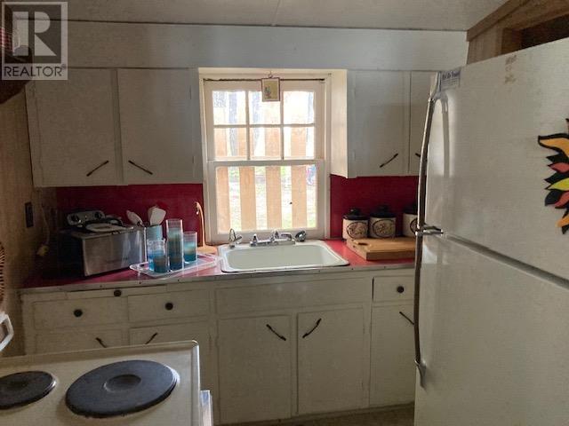 37 Cottage Ln Property Photo 4