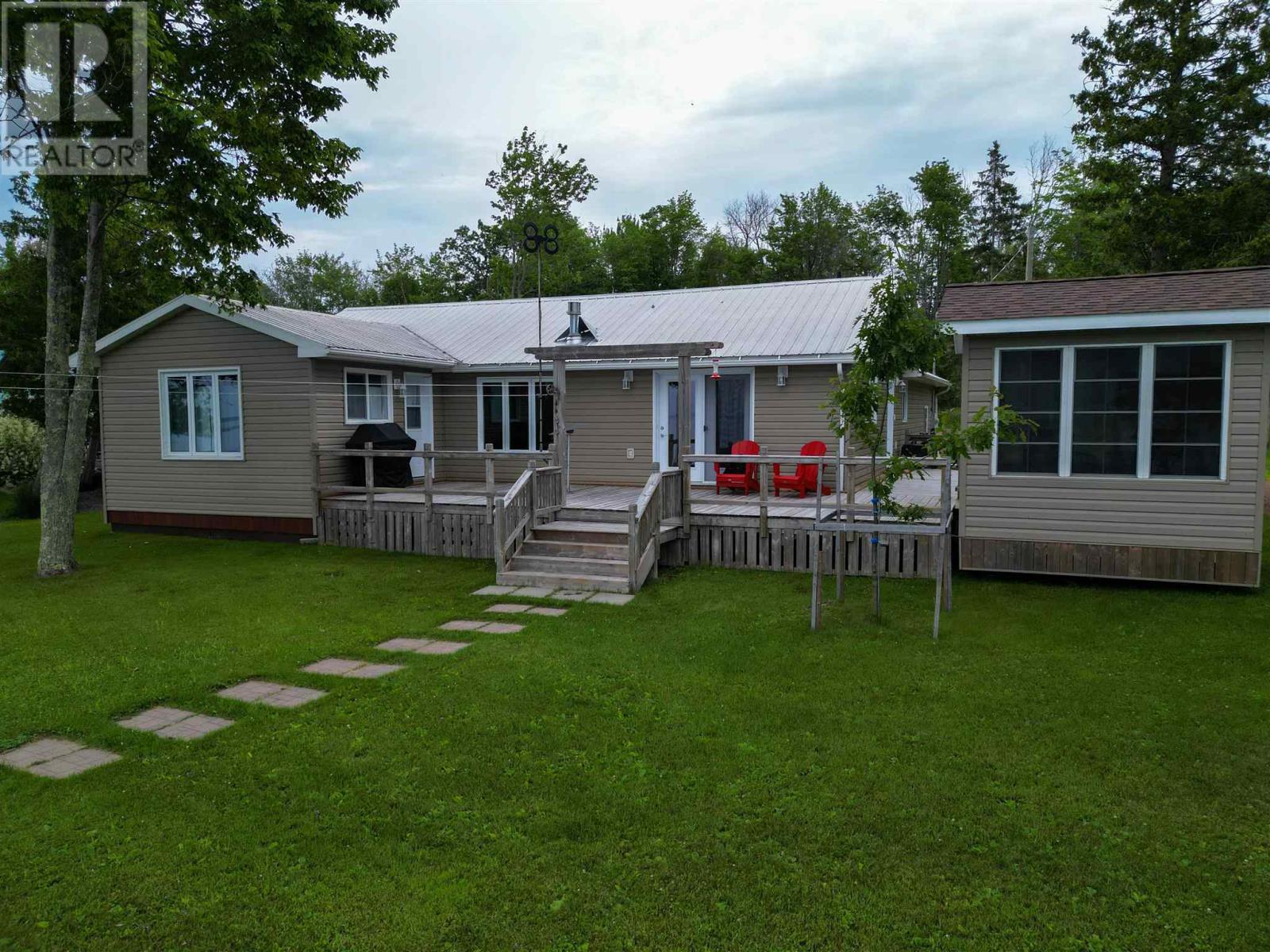 2761 Hawdon Dr Property Photo 3