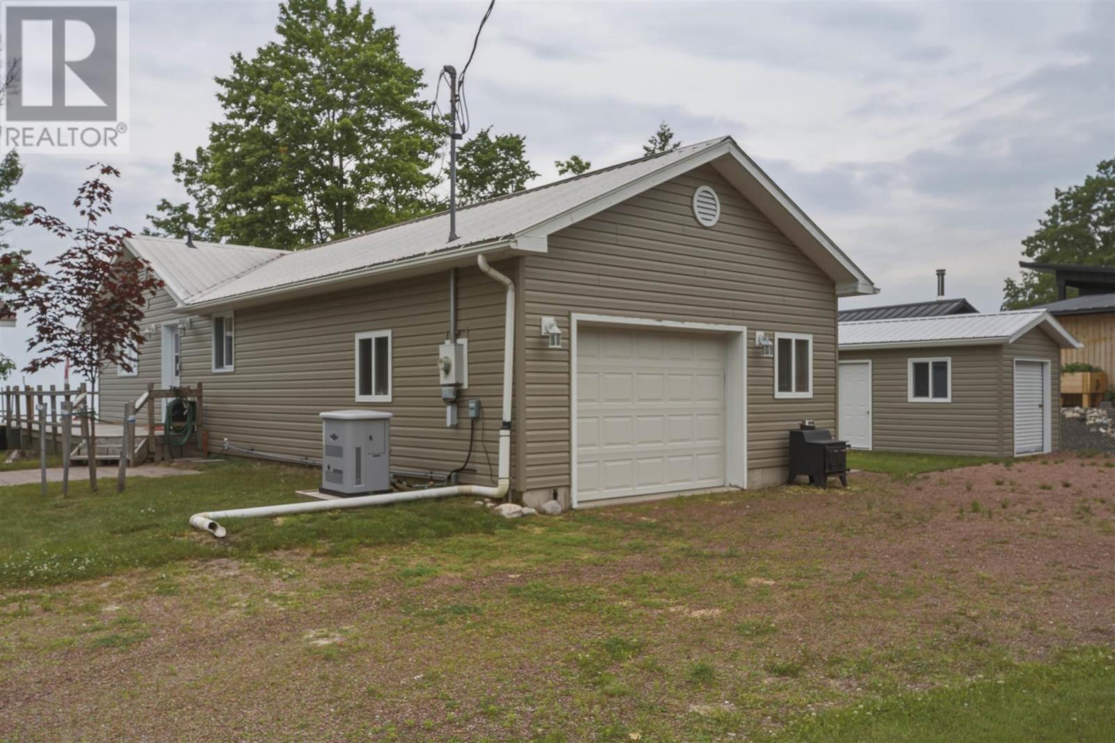 2761 Hawdon Dr Property Photo 27