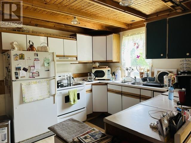 220 Fourth Lin E Property Photo 9