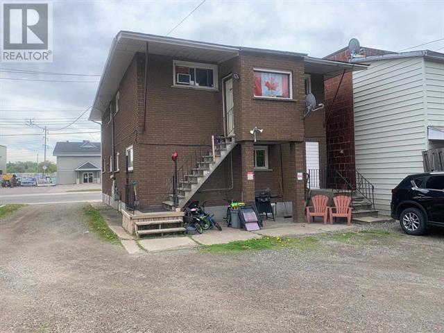 485 Wellington St W Property Photo 4