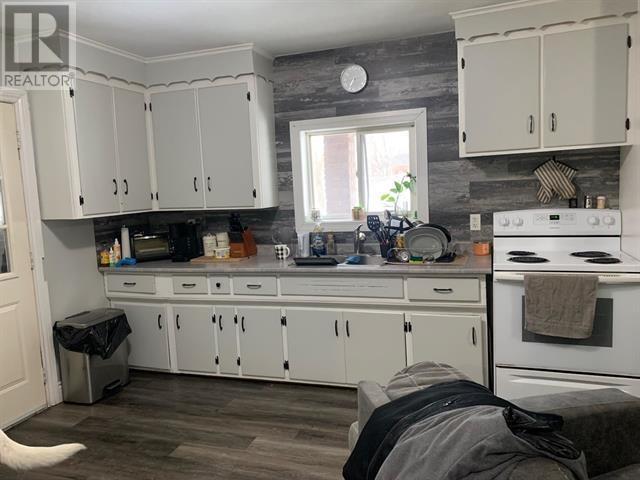 485 Wellington St W Property Photo 10