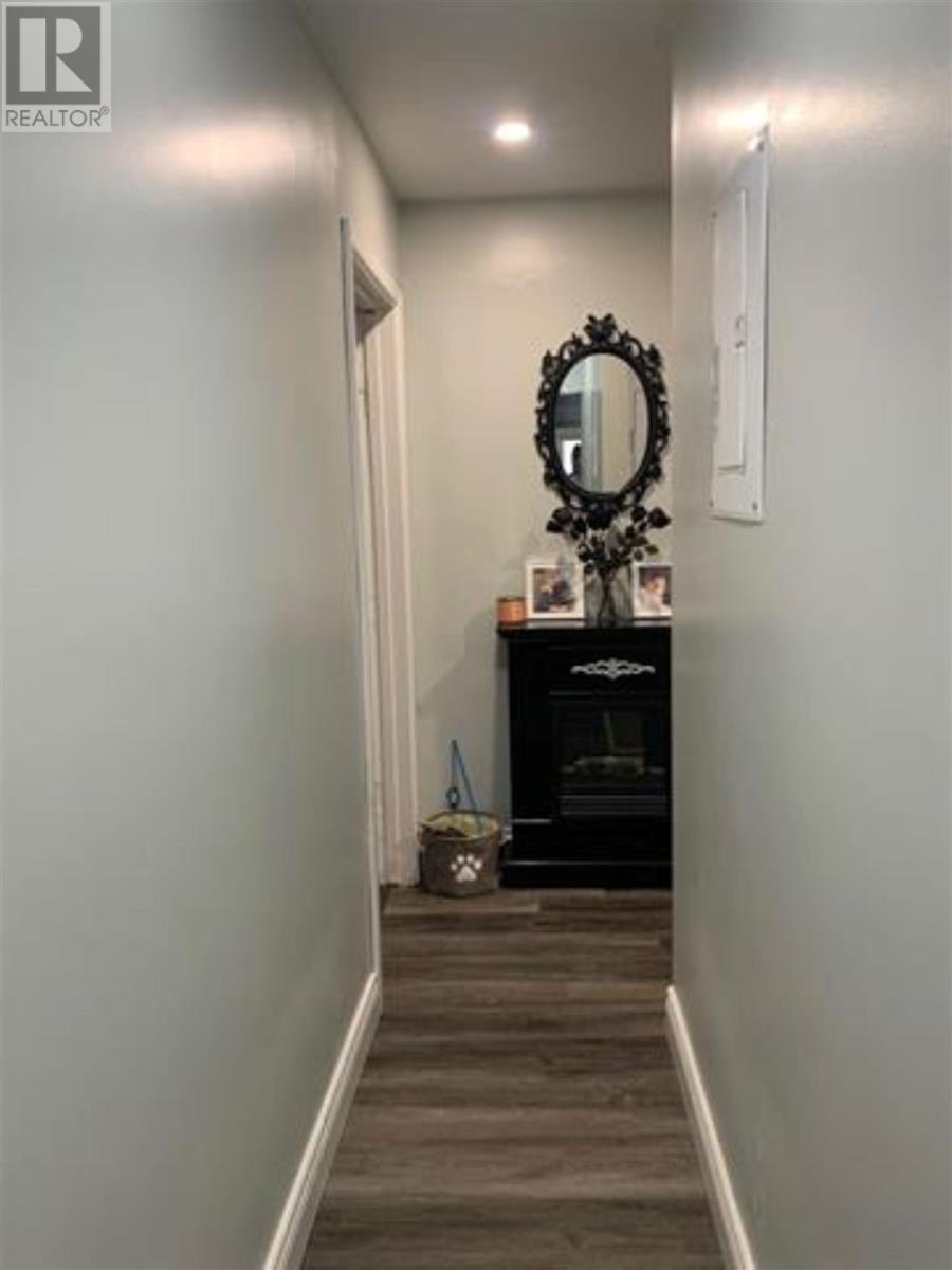 485 Wellington St W Property Photo 12