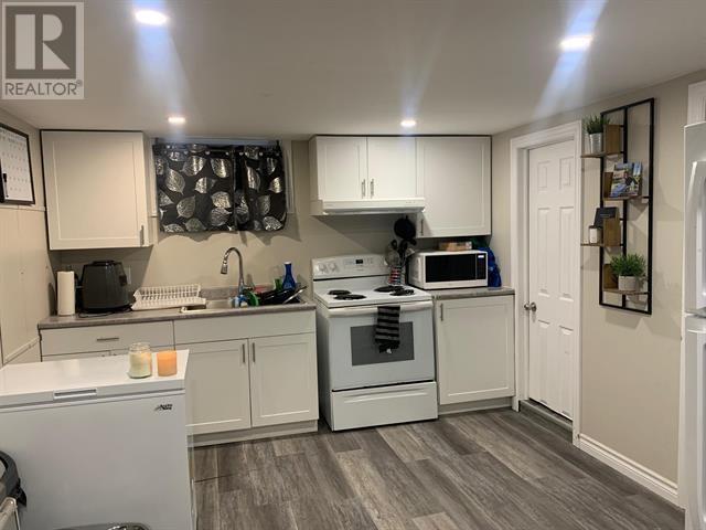 485 Wellington St W Property Photo 16