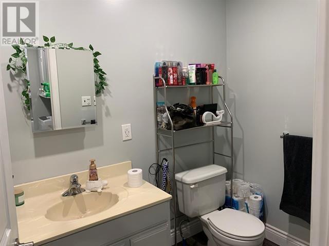 485 Wellington St W Property Photo 21
