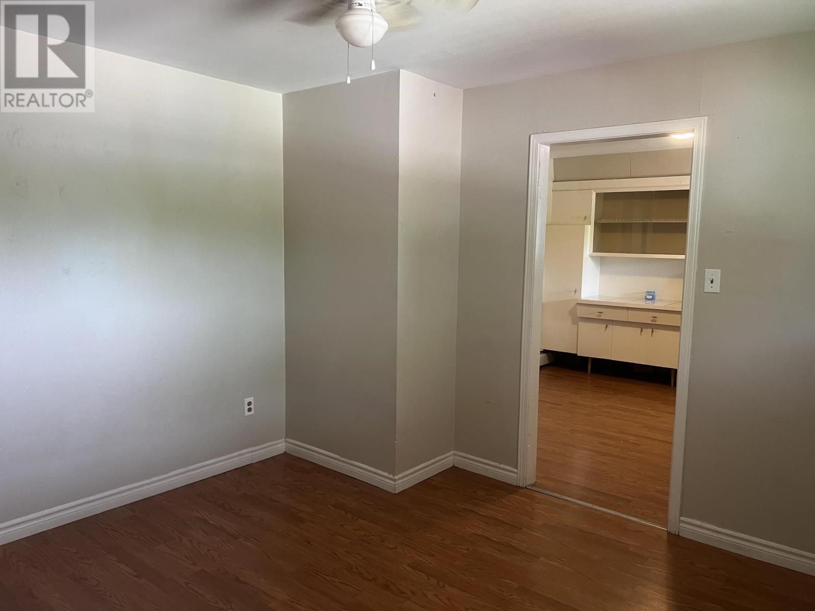 485 Wellington St W Property Photo 26
