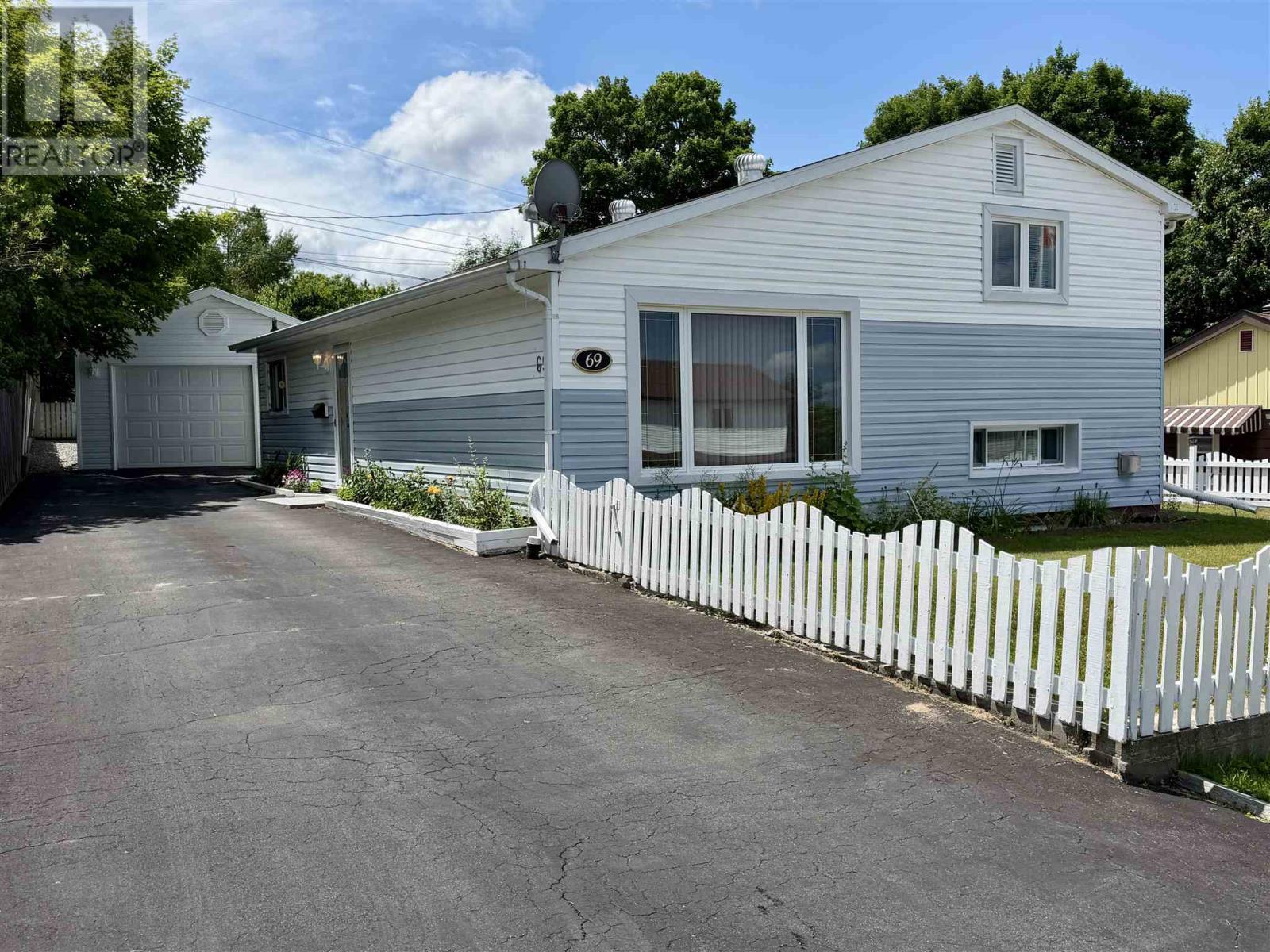69 Hutchison Ave Property Photo 2