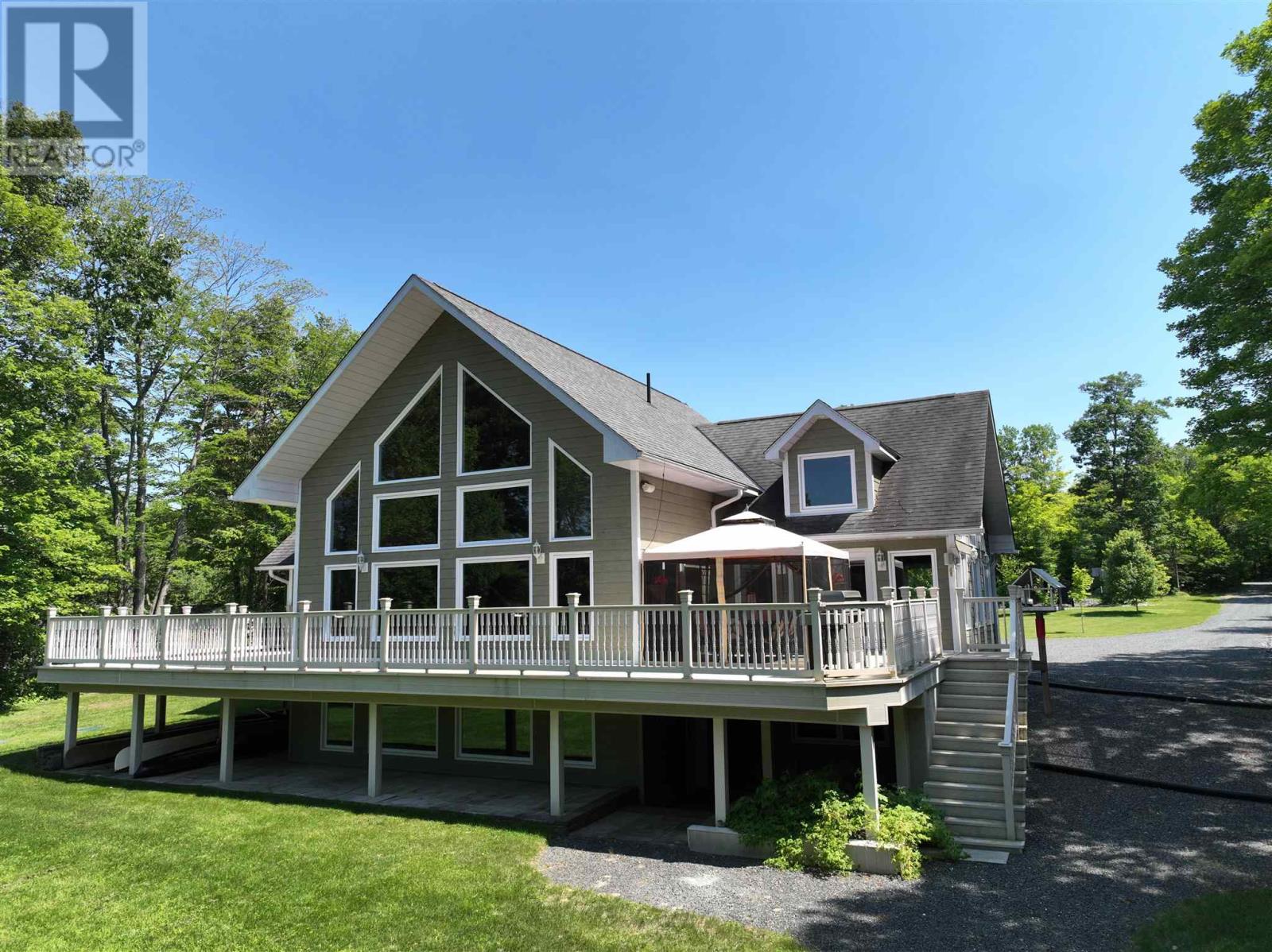 11 River Dr Property Photo 1