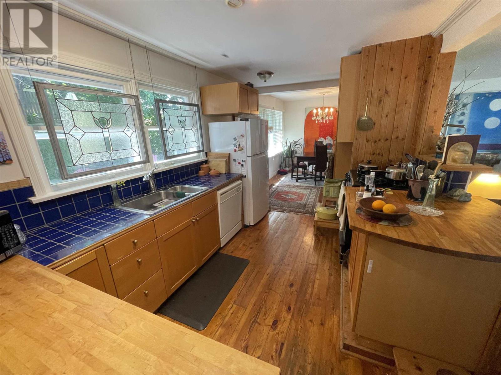 73 Hutchison Ave Property Photo 6