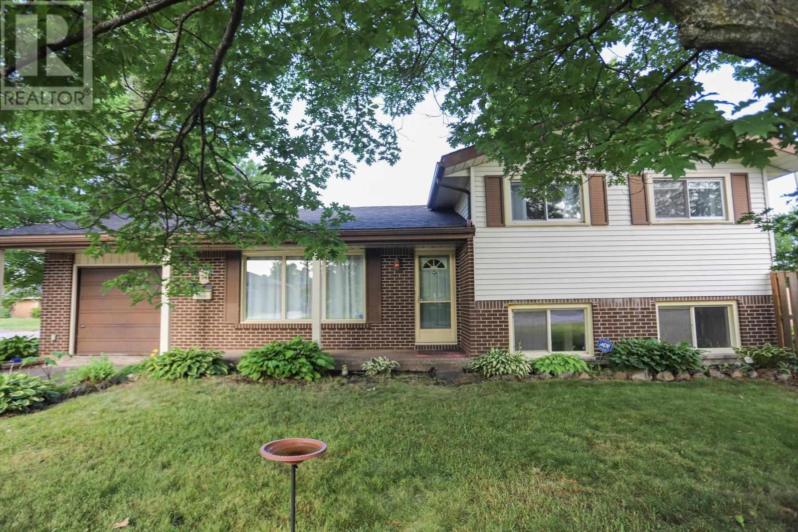 74 Grandriver Cres Property Photo 1
