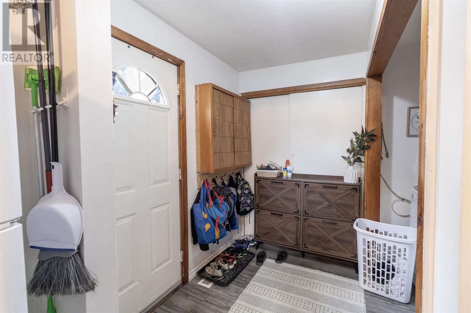 100 Amy Ave Property Photo 3