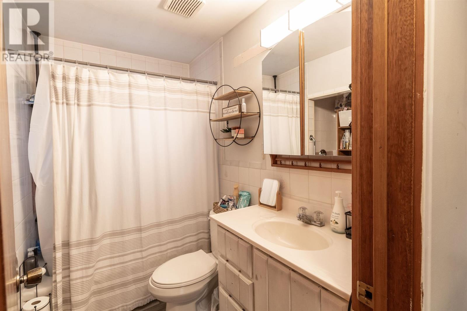 100 Amy Ave Property Photo 7