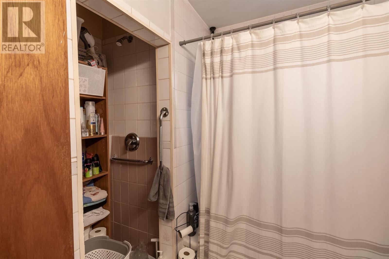 100 Amy Ave Property Photo 8