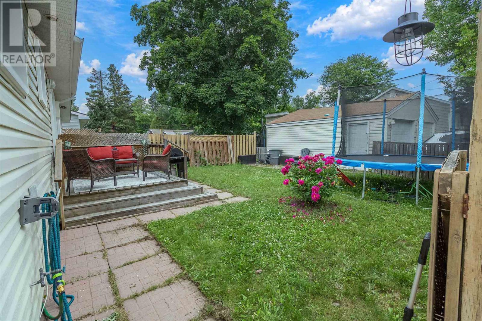 100 Amy Ave Property Photo 14