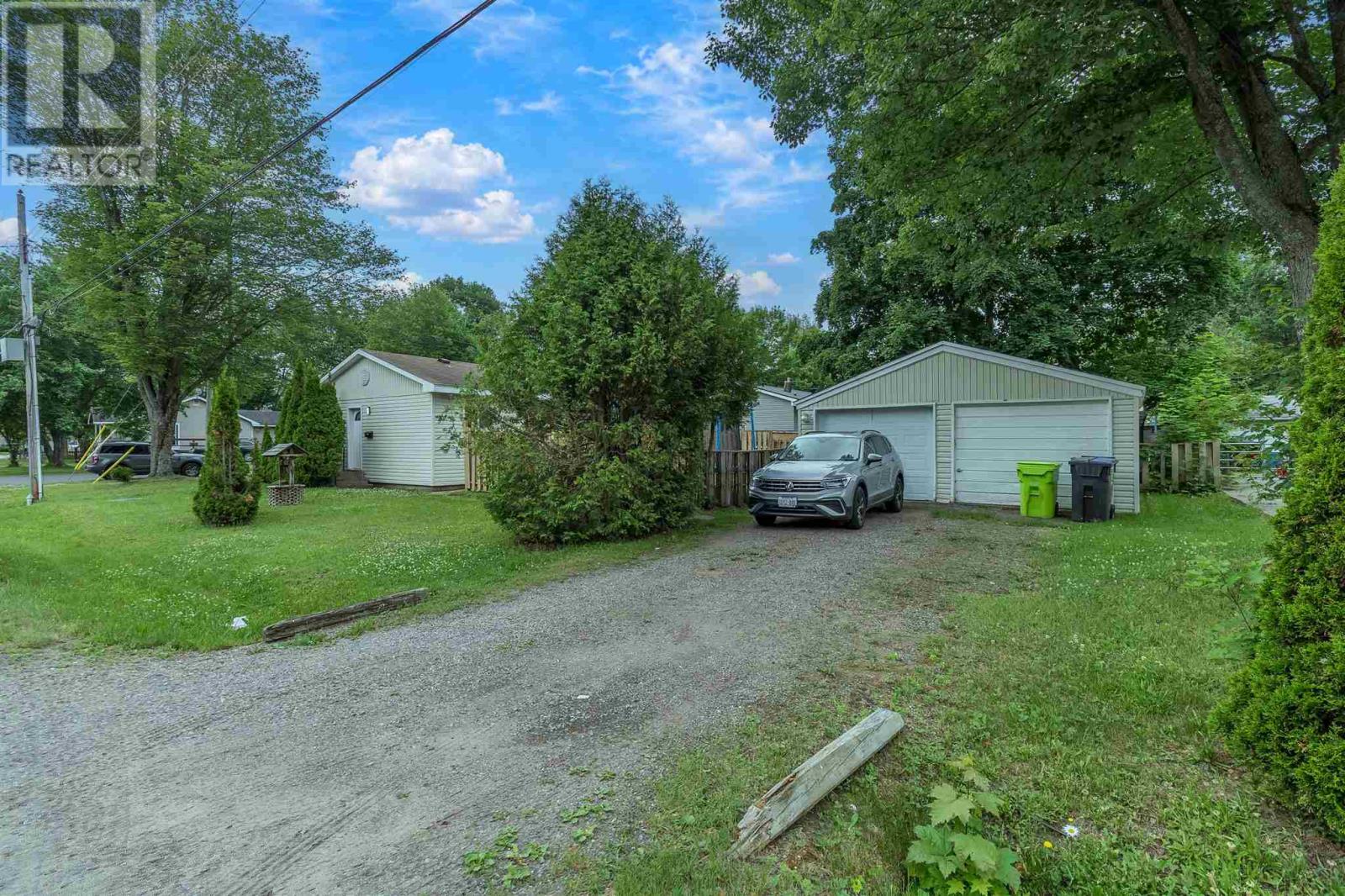 100 Amy Ave Property Photo 15