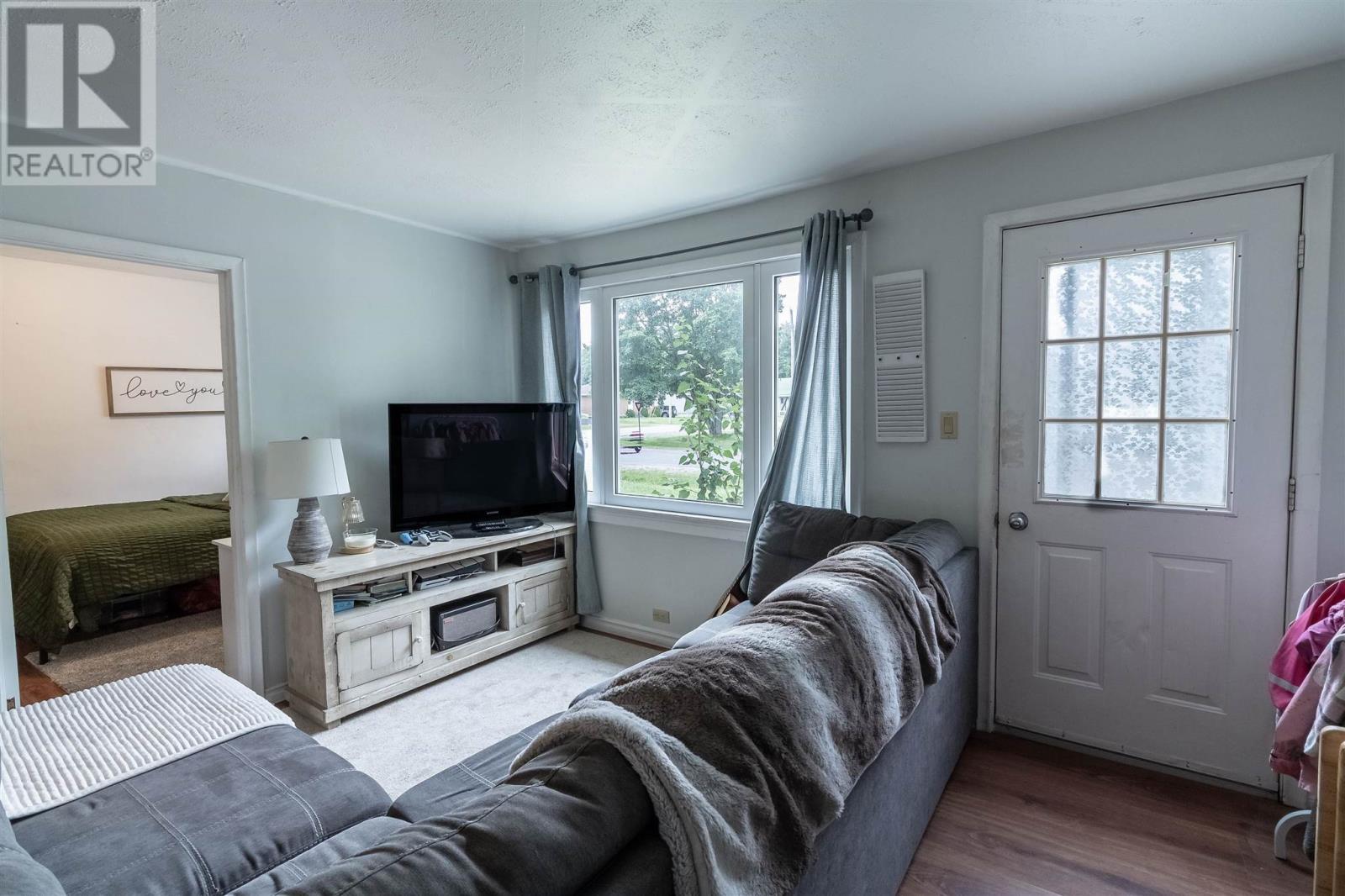 100 Amy Ave Property Photo 17