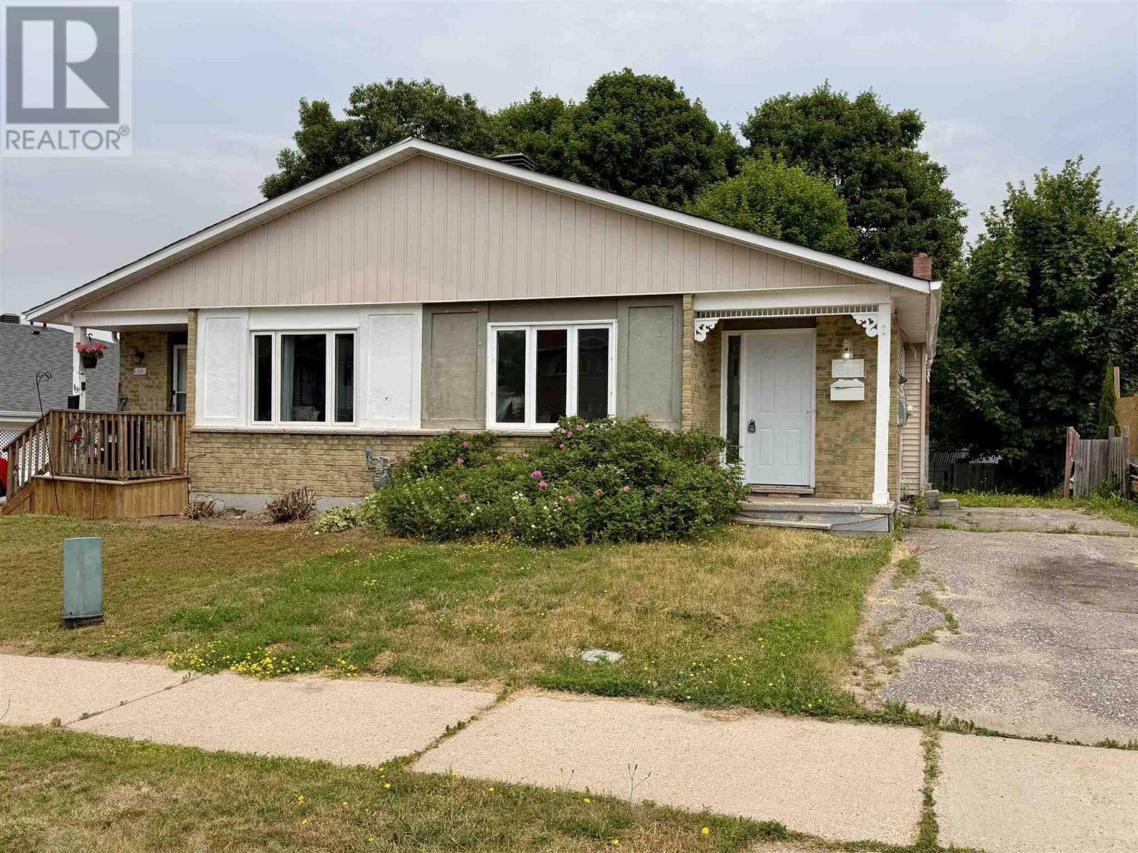 21 LaPrairie CRES