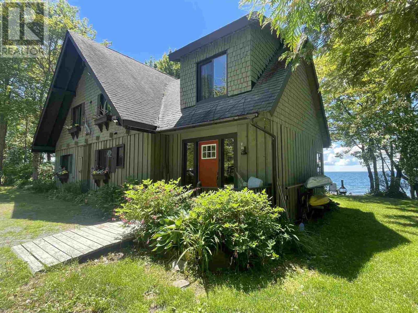 370 Lake St Property Photo 1