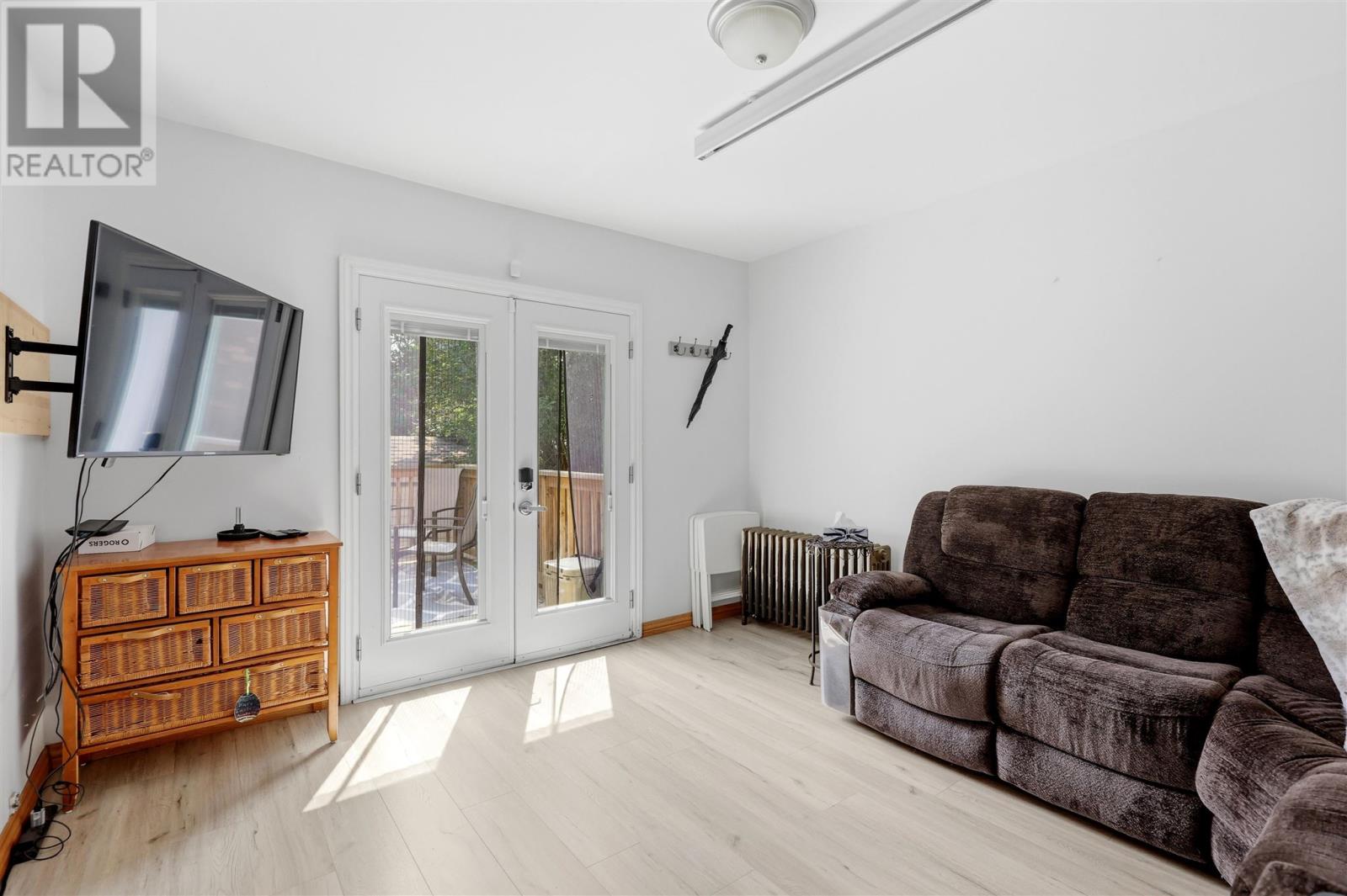 157 Alexandra St Property Photo 4