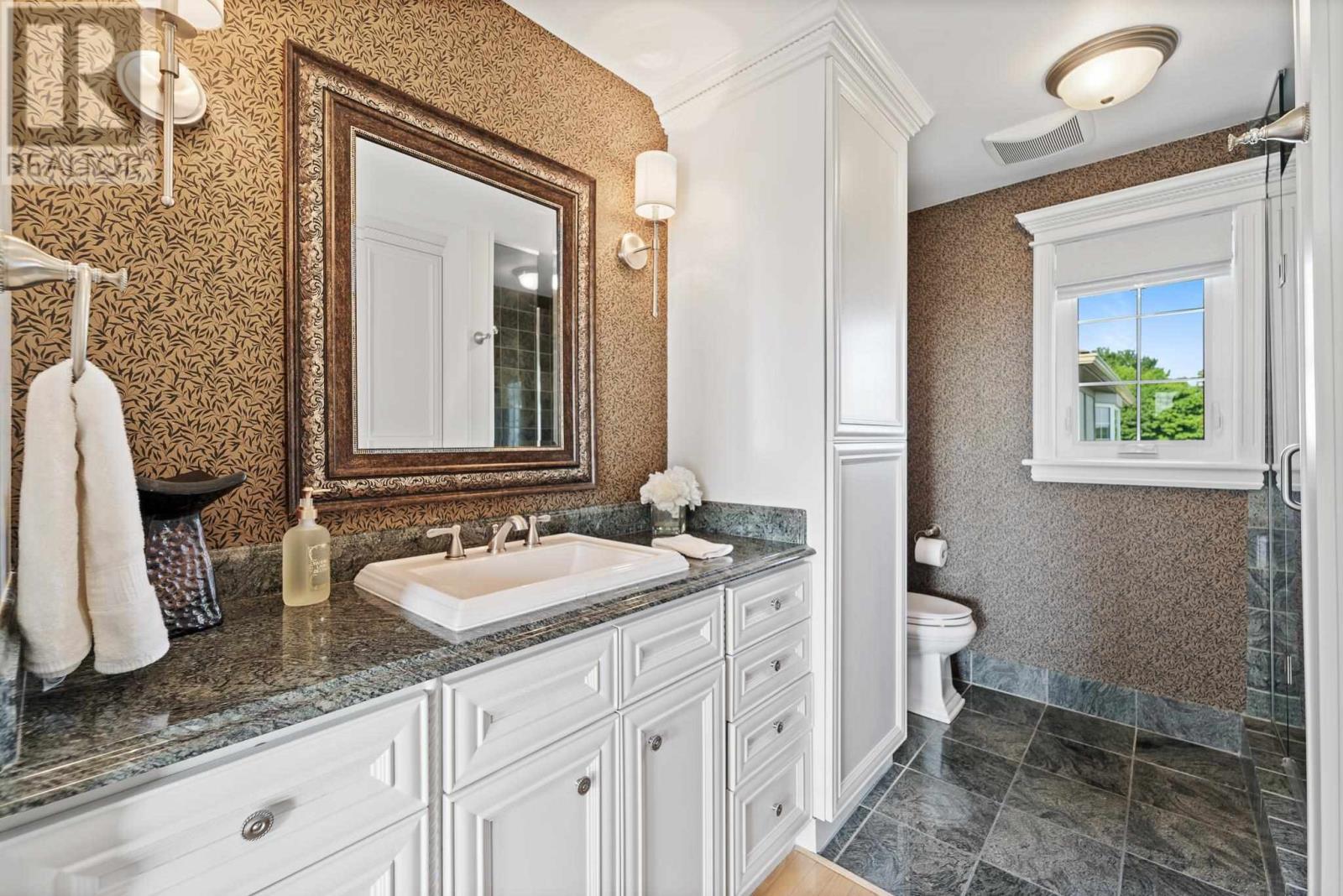 1737 Queen St Property Photo 32