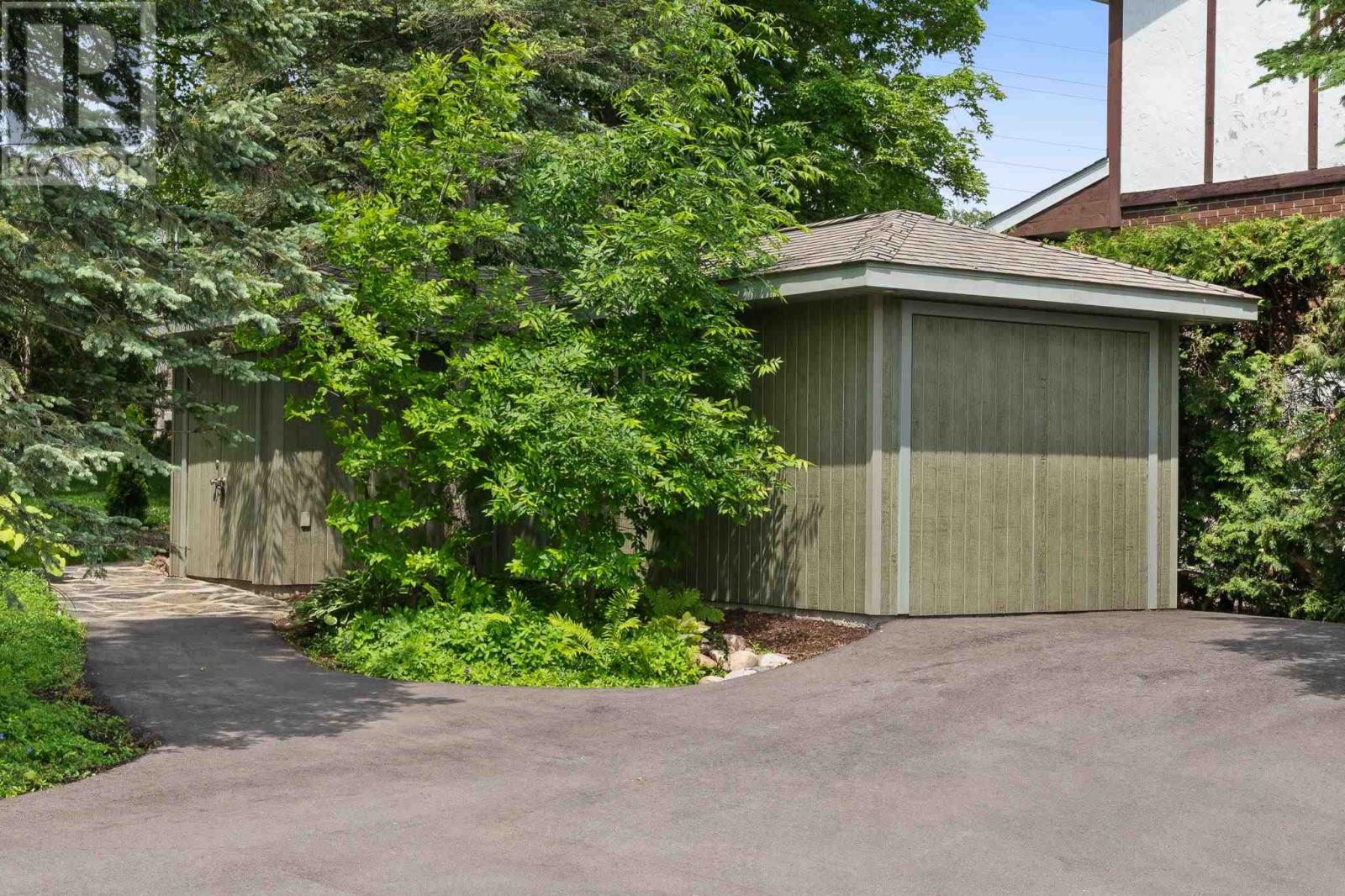 1737 Queen St Property Photo 48