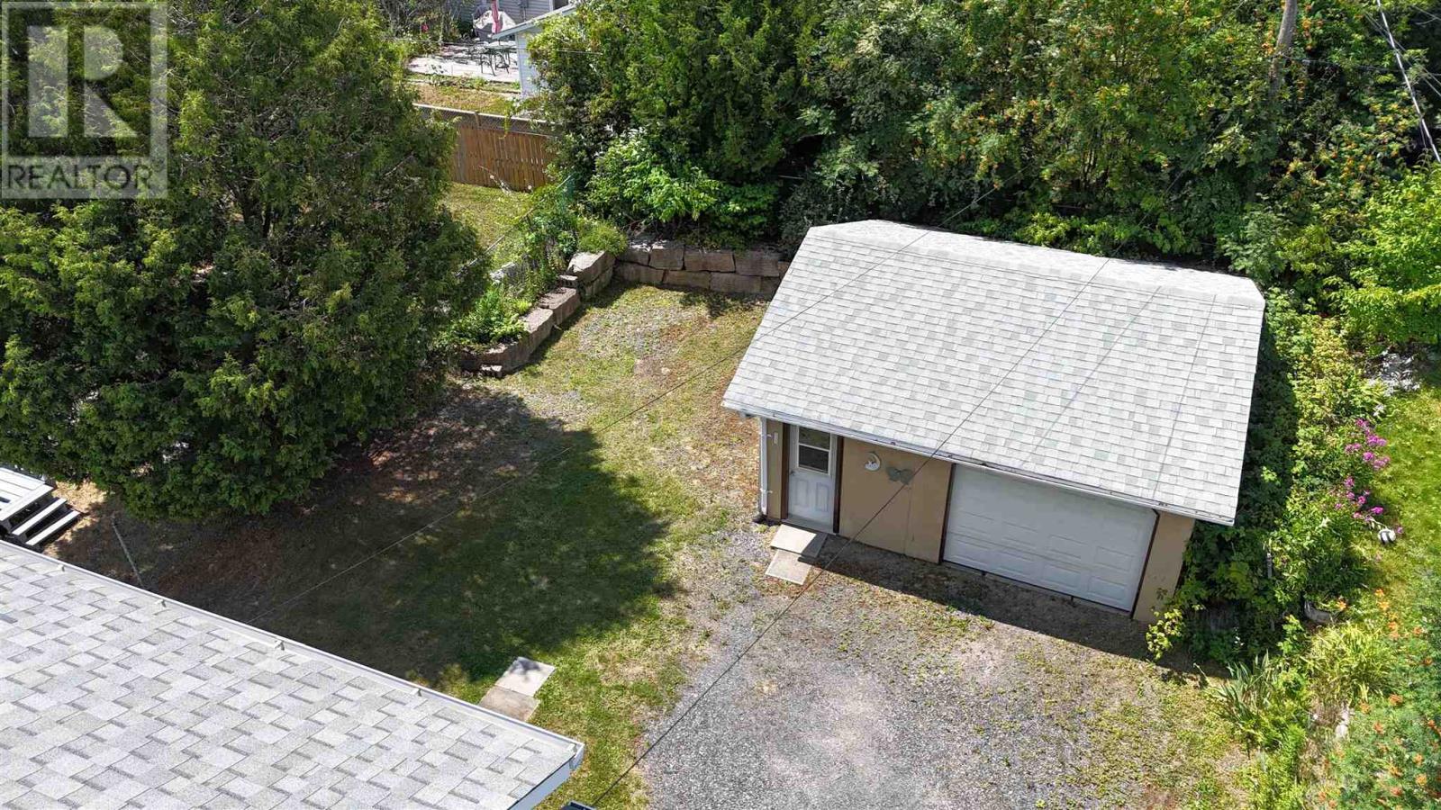 70 Roman Ave Property Photo 3
