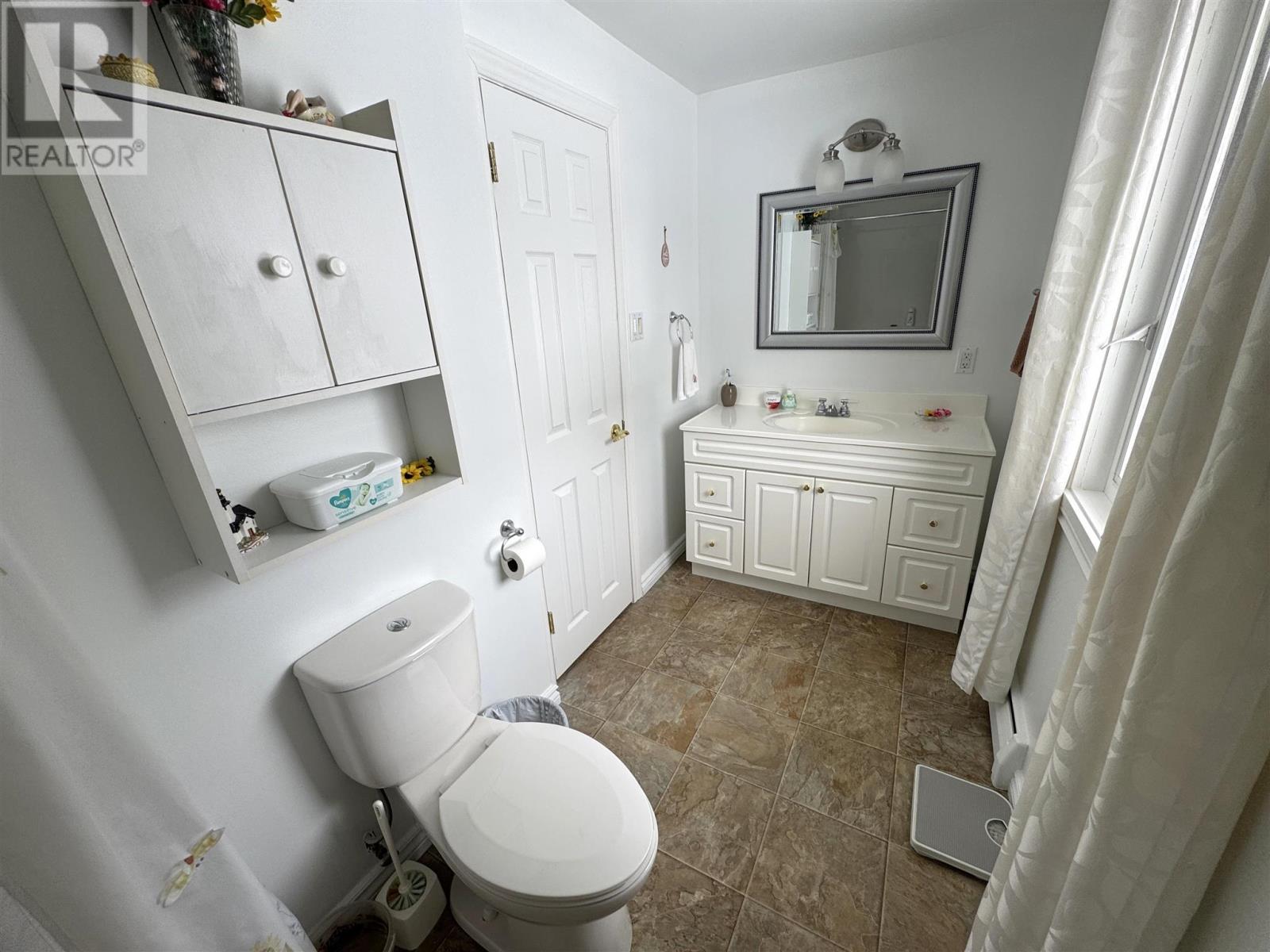 70 Roman Ave Property Photo 28